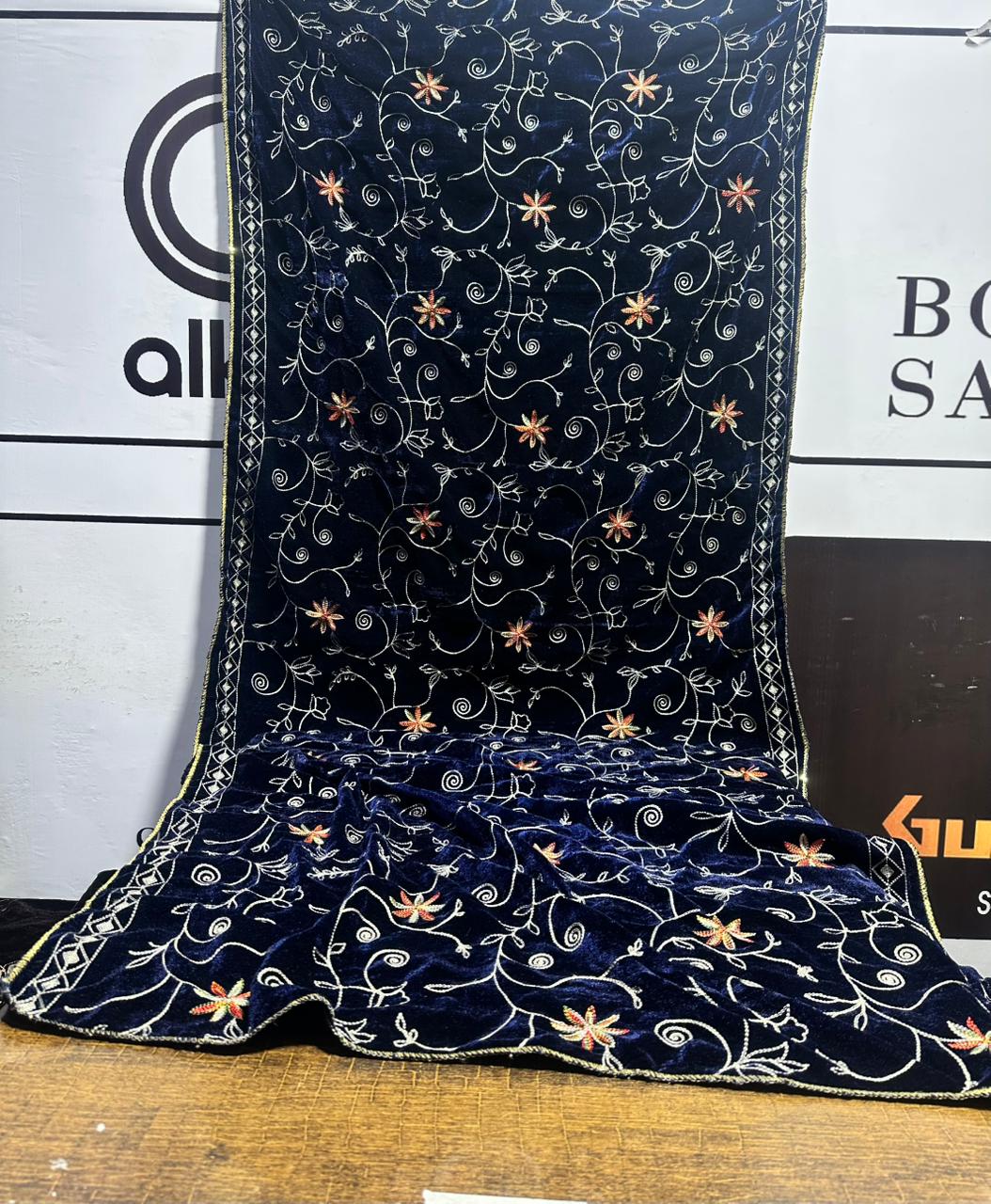 VELVET SHAWL Emb 02